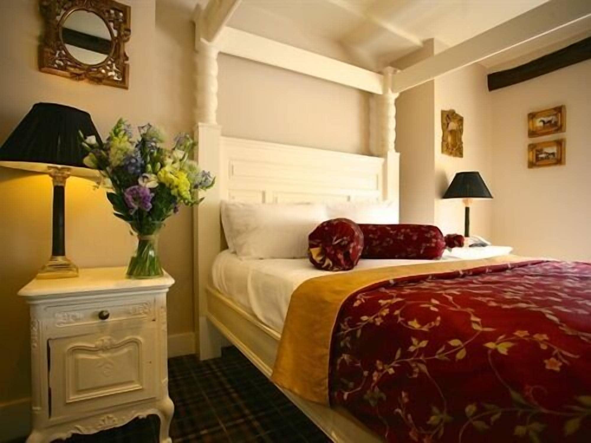 The White Hart Hotell Great Yeldham Eksteriør bilde